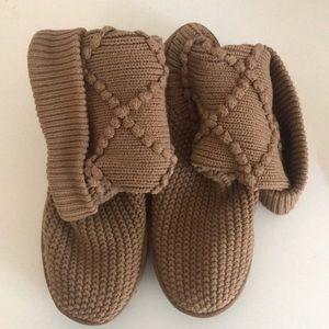 Knitted UGGS